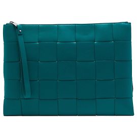 Sobre plano Bottega Veneta Blue Nappa Maxi Intrecciato Cassette
