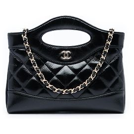 Sac Chanel 31 Shopping Bag Nano en cuir de veau froissé brillant noir