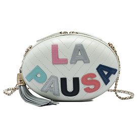 Borsa da sera Chanel La Pausa in pelle d'agnello chevron bianca