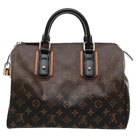 Louis Vuitton Un sac Speedy rare présentant un motif Monogramme dégradé et des finitions en cuir luxueux. La silhouette classique du sac Boston est rehaussée d'un ombrage subtilement profond pour un style encore plus élégant et sophistiqué.