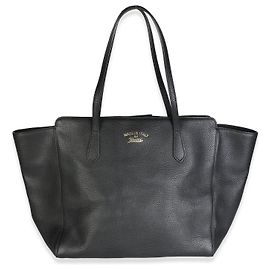 Gucci Medium Swing Tote aus schwarzem genarbtem Kalbsleder