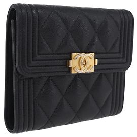 CHANEL Boy Chanel Matelasse Kompaktes Portemonnaie Caviar Skin Black CC