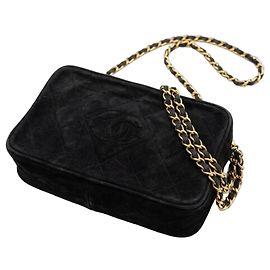 Borsa a tracolla Chanel in camoscio nero con catena dorata
