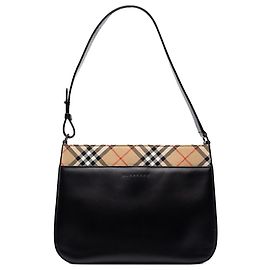 Bolso de hombro Burberry de piel con adornos de lona Nova Check negra