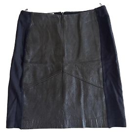 Minigonna Pinko in pelle nera e viscosa