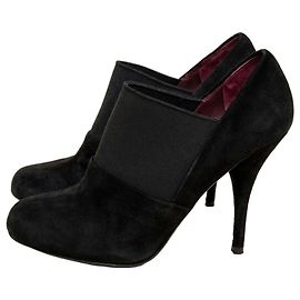 Miu Miu Schwarze Wildleder Stiefeletten mit Stiletto-Absatz