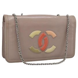 Chanel Bolso de hombro en piel de charol beige con cadena