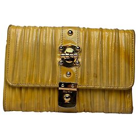 Autre Marque Cartera bifold Vintage Miu Miu Matelassé de charol Finales de los 2000 Amarilla
