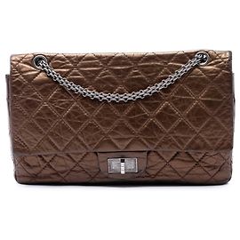 Chanel Reissue 2.55 Double Flap 227 Schultertasche aus metallischem, gealtertem Kalbsleder in Braun