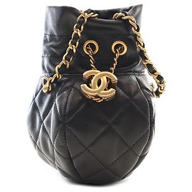 Clutch de cordón Chanel CC en lambskin brillante acolchado negro con cadena bandolera