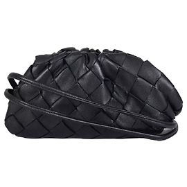 Bolso Mini Pouch de piel Intrecciato negro Bottega Veneta de segunda mano