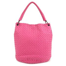 Bolso de hombro bucket de piel Intrecciato BOTTEGA VENETA Rosa