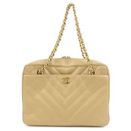 Borsa a tracolla con catena CHANEL Chevron COCO Mark in pelle d'agnello beige