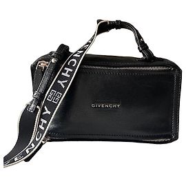 Bolsa de ombro Givenchy em couro preto