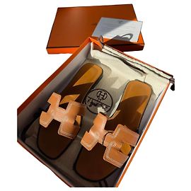 Hermès Oran Claquettes en Cuir Tan