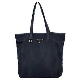 Prada Borsa Tote Shopper in Nylon Nero con Rifiniture in Pelle e Dettagli Argentati