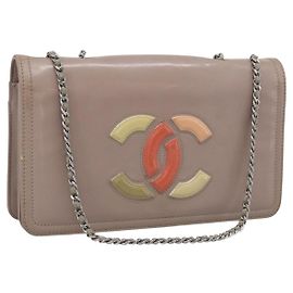 CHANEL Bolso de hombro con cadena charol Beige Silver CC