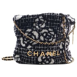 Borsa Chanel Black Mini Cashmere Camellia 22