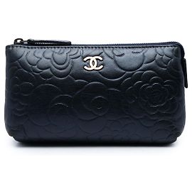 Bolso de mano Chanel Blue CC Embossed Lambskin Camellia