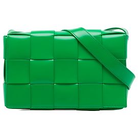 Bottega Veneta Cassette Crossbody aus grünem Lackleder Intrecciato