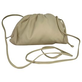 Bottega Veneta The Mini Pouch in pelle Ivory