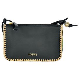 Bolso de mano Loewe Rio en piel de ternera negra con detalles de rafia