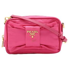 Sac à épaule Prada avec ruban en rose fuchsia