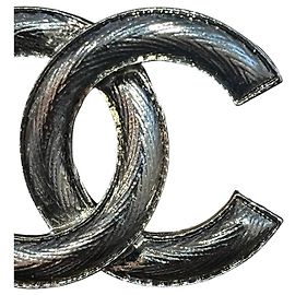 Broche Chanel CC en métal plaqué ruthénium noir