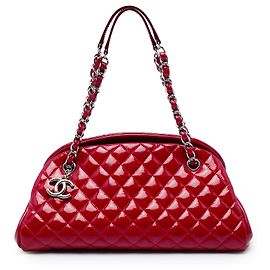 Chanel Just Mademoiselle Bowling Bag Medium gesteppt aus rotem Lackleder
