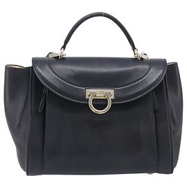 Salvatore Ferragamo Gancini Lederhandtasche Schwarz