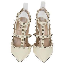 Décolleté Rockstud Caged in pelle crema Valentino
