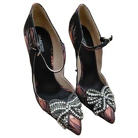 Giambattista Valli Crystal Bow Jacquard Pumps