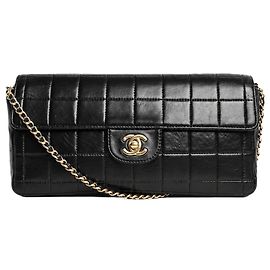 Chanel Borsa a patta East West Chocolate Bar in lambskin nero