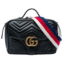Mala Gucci GG Marmont Small em pele de vitelo matelassé preta com pega superior