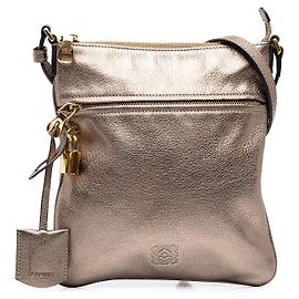 LOEWE Anagram Crossbody aus goldfarbenem Metallic-Leder