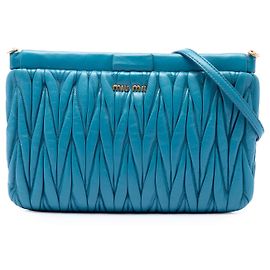 Clutch con struttura Miu Miu in Nappa Matelassé blu con tracolla