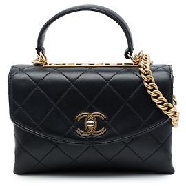 mala Chanel Trendy Spirit Small em pele de cordeiro acolchoada preta com pega superior