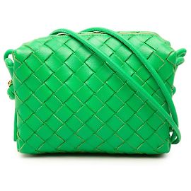 Bottega Veneta Mini Borsa Camera Loop Intrecciato in Pelle di Agnello Verde