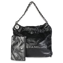 Chanel 22 Hobo in vitello lucido matelassé nero
