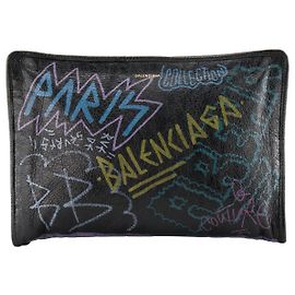BALENCIAGA - Bolso Pochette Graffiti Balenciaga en piel arrugada negra