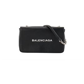 BALENCIAGA - Everyday Balenciaga Schultertasche aus schwarzem genarbtem Leder