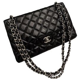 Borsa Chanel Classic Flap in pelle verniciata nera