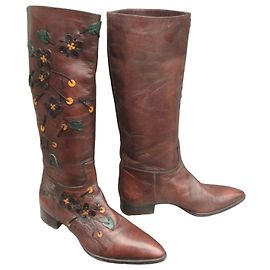 Prada Braune Lederstiefel mit Blumenapplikationen