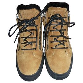 Giuseppe Zanotti Stivali in camoscio con pelo nero