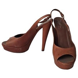 Yves Saint Laurent Plateauschuhe aus braunem Leder