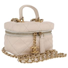 CHANEL Matelasse Vanity Chain Shoulder Pouch Caviar Skin White CC Auth 207090V - Jerrillo