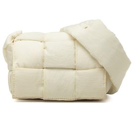 Bottega Veneta Candy Crossbody em nylon Intrecciato acolchoado branco