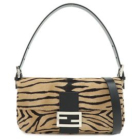 Borsa a mano FENDI Baguette in pelle di vitello Unborn Tiger Print Brown 8BR850