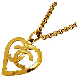 Collar Chanel chapado en oro con motivo de corazón
