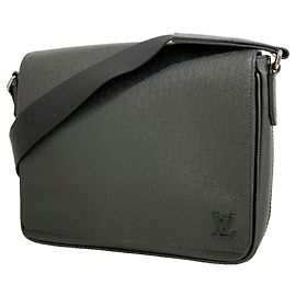 Louis Vuitton Taiga District PMNV3 Shoulder Bag